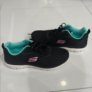 💥NEW💥Skechers Black Athletic Shoes with Aqua and Pink Highlights